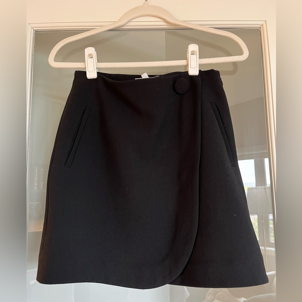& Other Stories A line mini skirt in black. Size 4. Excellent condition.